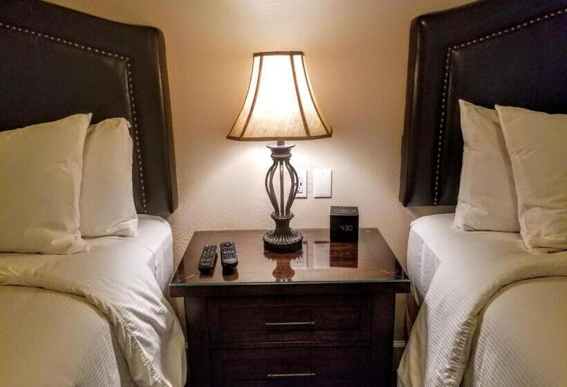 Люкс Повышенной Комфортности, Resort At Eagle Point Golf Club Lodging