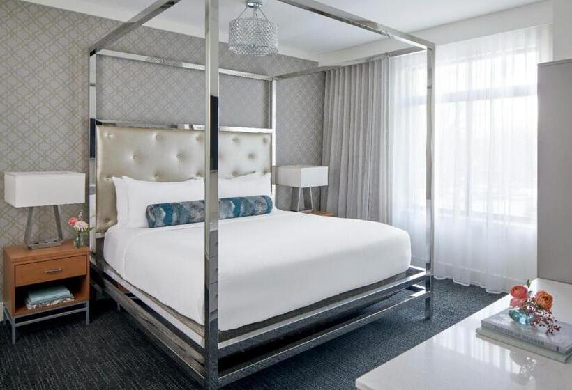 Люкс, The Hotel Landing