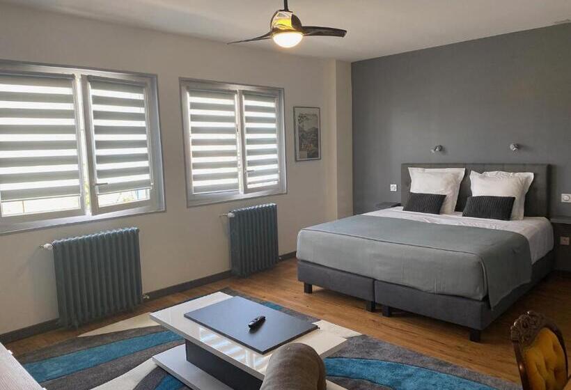 Номер Deluxe, Avenue De La Gare