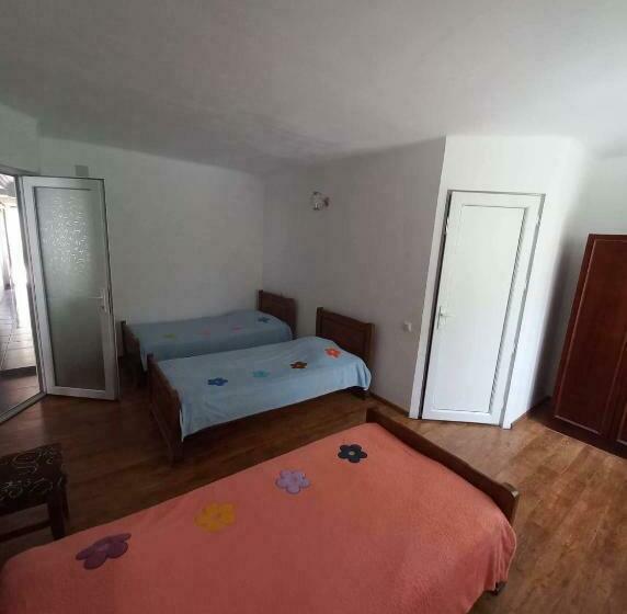 اتاق استاندارد سه نفره, Guest House Maxim