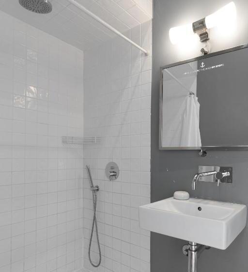 Deluxe room with river view, Guestready   Innvict Building