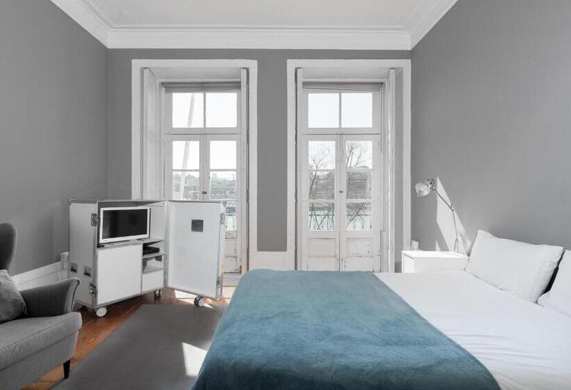 Deluxe room with river view, Guestready   Innvict Building