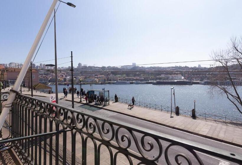 Deluxe room with river view, Guestready   Innvict Building