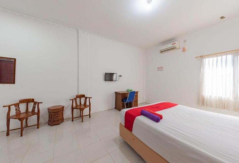 Номер Deluxe, Reddoorz Near Samarinda Square