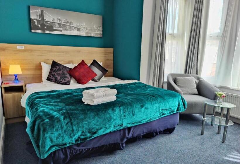 Standard Room King Size Bed, Wellesley