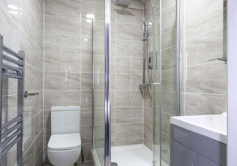 Standard Single Room, Wellesley