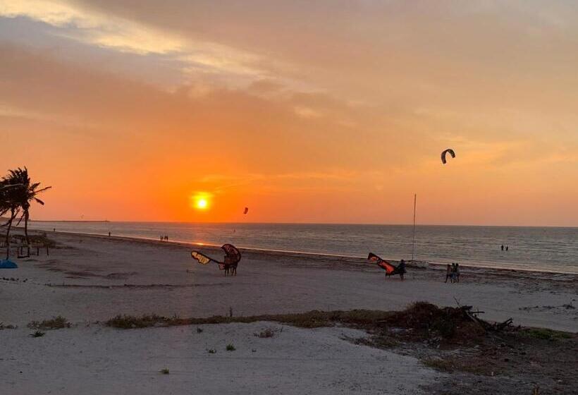 اتاق خانوادگی با چشم‌انداز دریا, Playa Arena