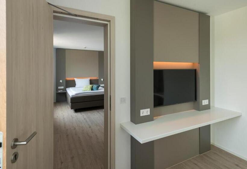 غرفة عائلية, Motel B