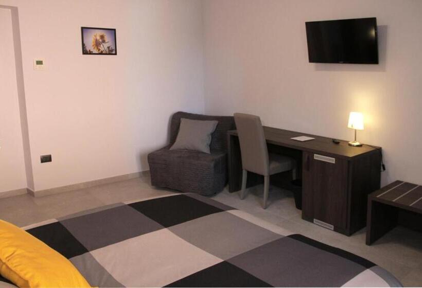 اتاق استاندارد سه نفره, Easyroom Frosinone   Casello Autostradale