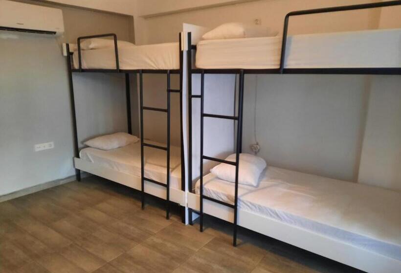 تختخواب در اتاق مشترک, Kuyu Beergarden Hostel