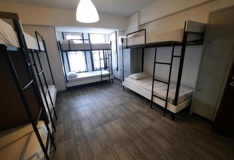 تختخواب در اتاق مشترک, Kuyu Beergarden Hostel