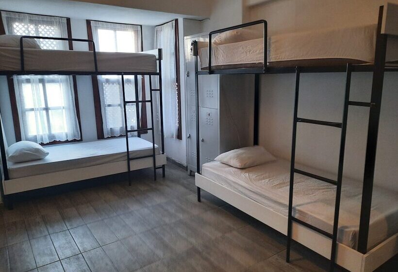 تختخواب در اتاق مشترک, Kuyu Beergarden Hostel