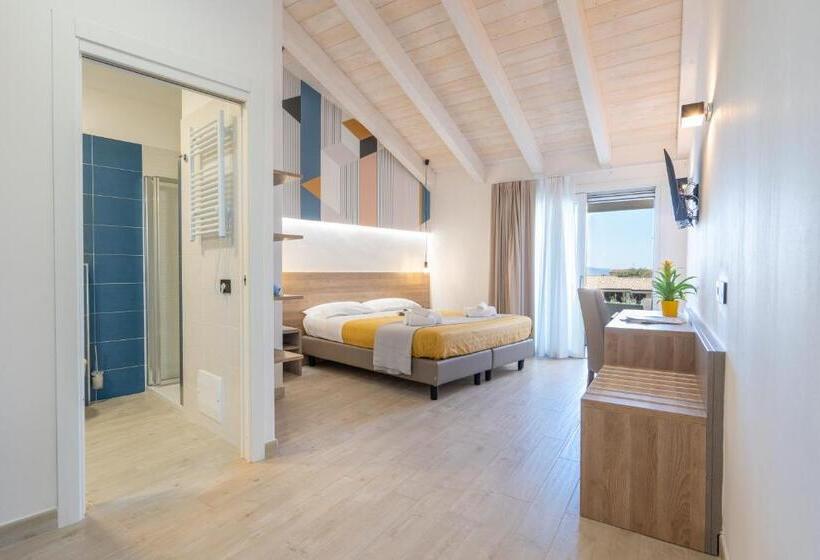 اتاق لوکس با چشم‌انداز دریا, Horizon Hotel Badesi