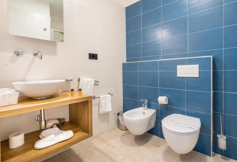 اتاق لوکس سه تخته, Horizon Hotel Badesi