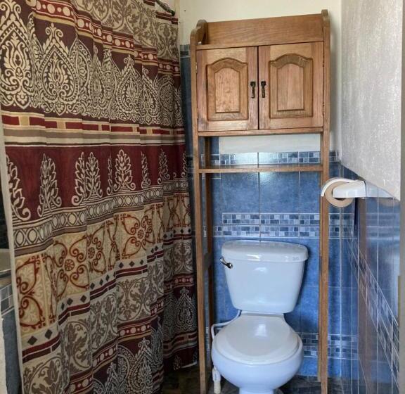 اتاق استاندارد با چشم‌انداز دریاچه, Mandala’s Hostal