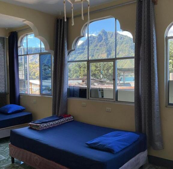 تختخواب در اتاق مشترک, Mandala’s Hostal
