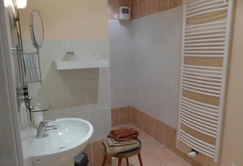 اتاق استاندارد برای معلولان, La Ferme De Chaleyre