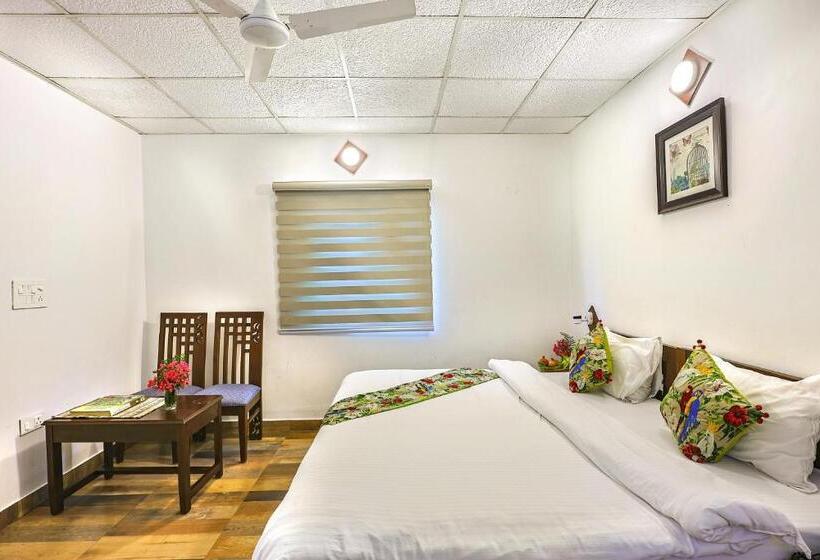 اتاق استاندارد با چشم‌انداز باغ, Neer Ganga Resorts