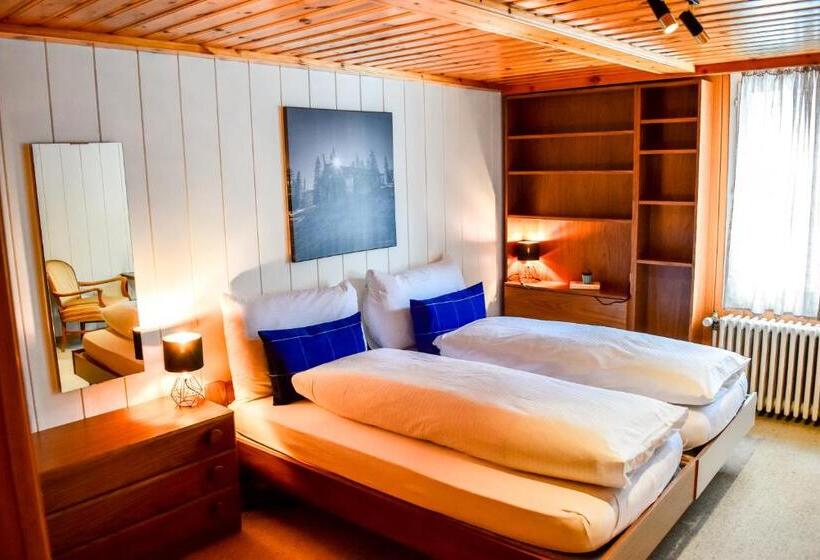 StandaardKamer, First Lodge