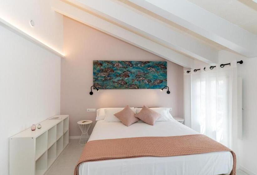 Family Suite, M  27