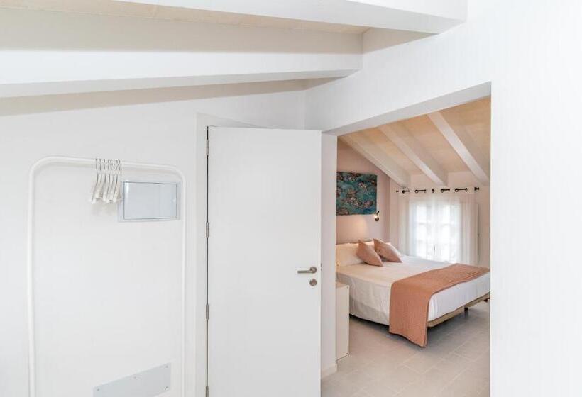 Family Suite, M  27