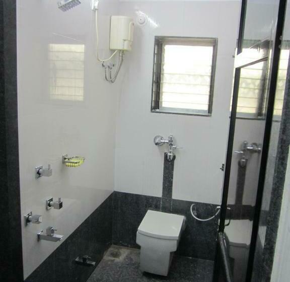 带阳台标准四人间, P P Motel