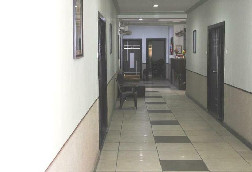 带阳台标准四人间, P P Motel