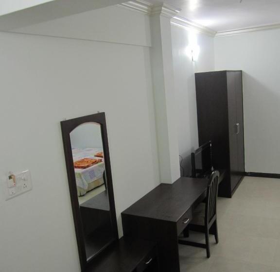 家庭间, P P Motel