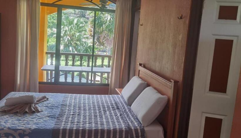 스탠다드 스튜디오, Apartahotel Playa Luna