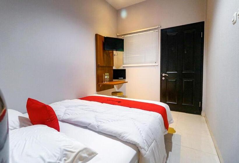 Номер Стандарт, Reddoorz Near Kebon Jeruk Jakarta