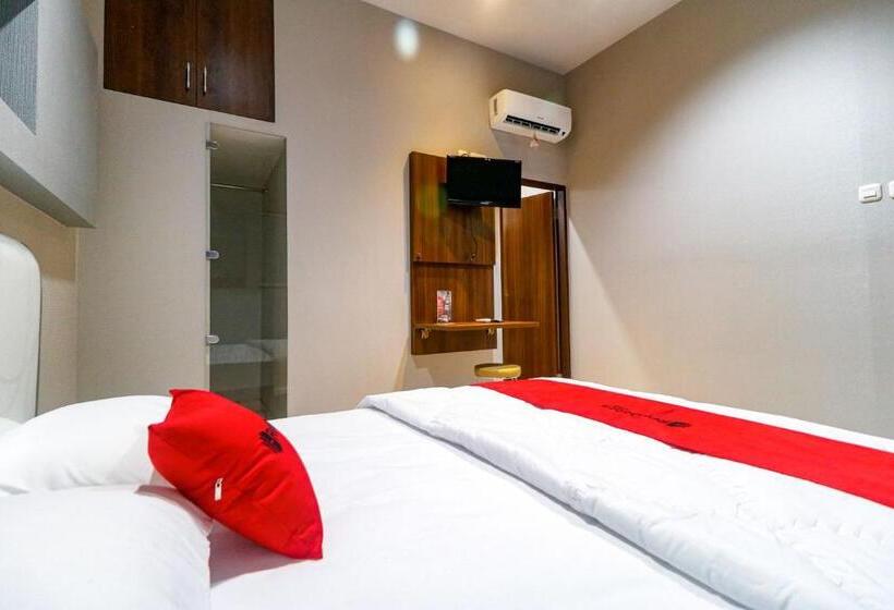 Номер Стандарт, Reddoorz Near Kebon Jeruk Jakarta