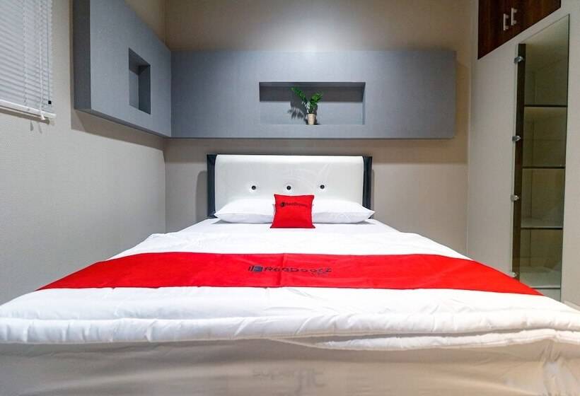 Номер Стандарт, Reddoorz Near Kebon Jeruk Jakarta