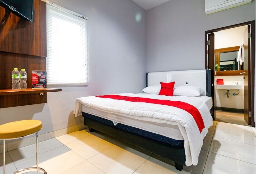 Номер Стандарт, Reddoorz Near Kebon Jeruk Jakarta