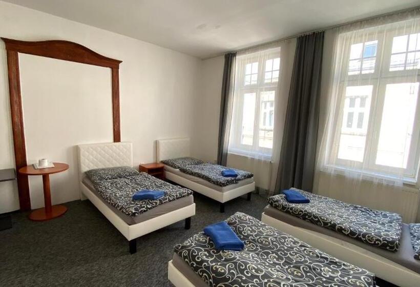 اتاق چهار تخته با دستشویی مشترک, U Betty   Ostrava Centrum