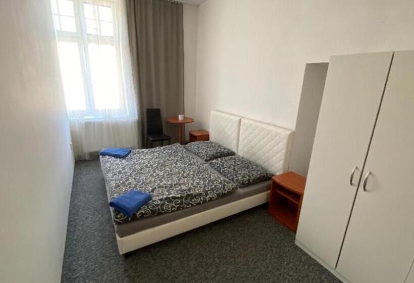 اتاق استاندارد با سرویس بهداشتی مشترک, U Betty   Ostrava Centrum