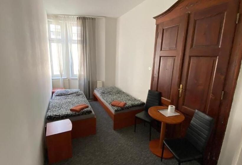اتاق استاندارد با سرویس بهداشتی مشترک, U Betty   Ostrava Centrum