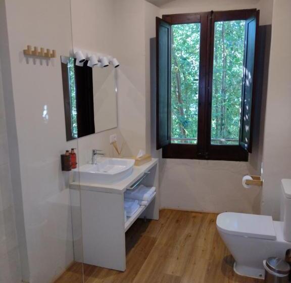 标准三人间, Hostal De Bianya