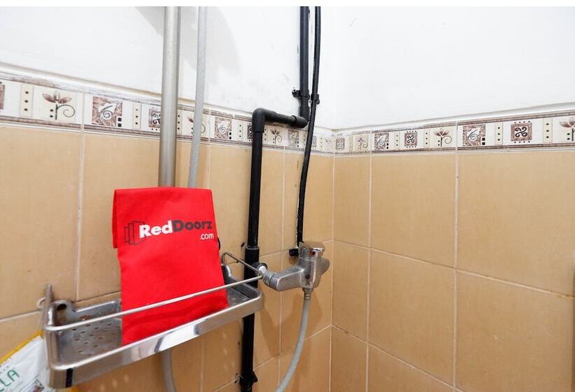 Номер Deluxe, Reddoorz Near Universitas Diponegoro 2