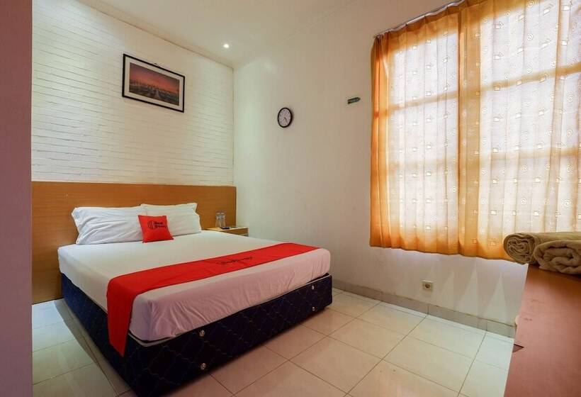 Номер Deluxe, Reddoorz Near Universitas Diponegoro 2