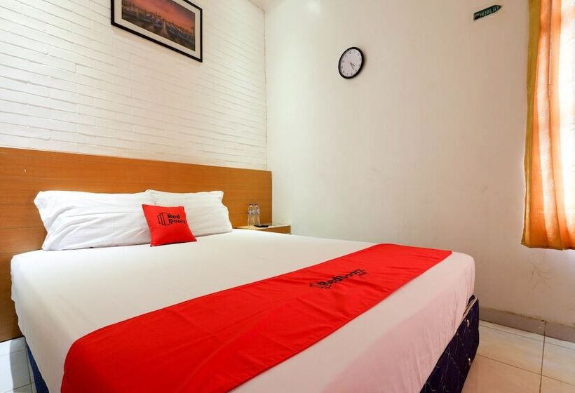 Номер Deluxe, Reddoorz Near Universitas Diponegoro 2