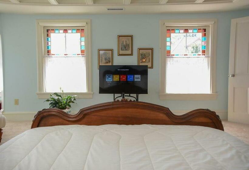 Люкс Повышенной Комфортности, The Towers Bed & Breakfast
