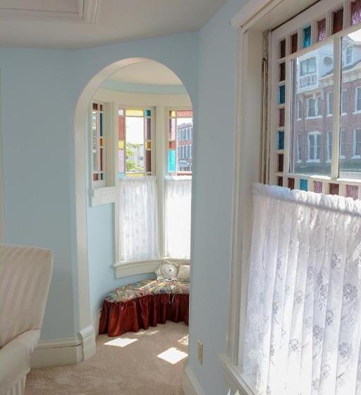 Люкс Повышенной Комфортности, The Towers Bed & Breakfast