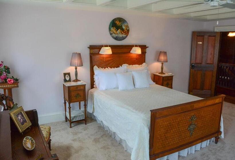 Люкс, The Towers Bed & Breakfast