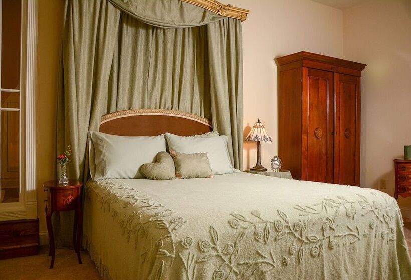 Люкс, The Towers Bed & Breakfast
