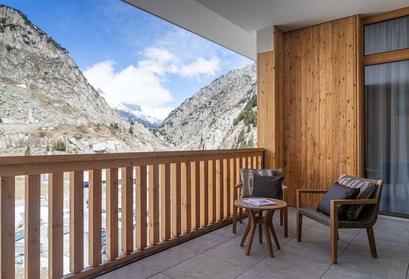 Люкс 3 Спальни, Radisson Blu Hotel Reussen, Andermatt