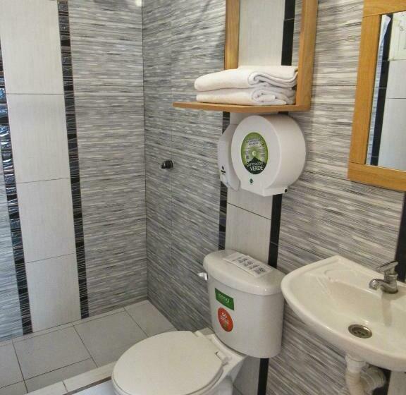 Четырехместный Номер Стандарт с Балконом, Hosteria B Y B