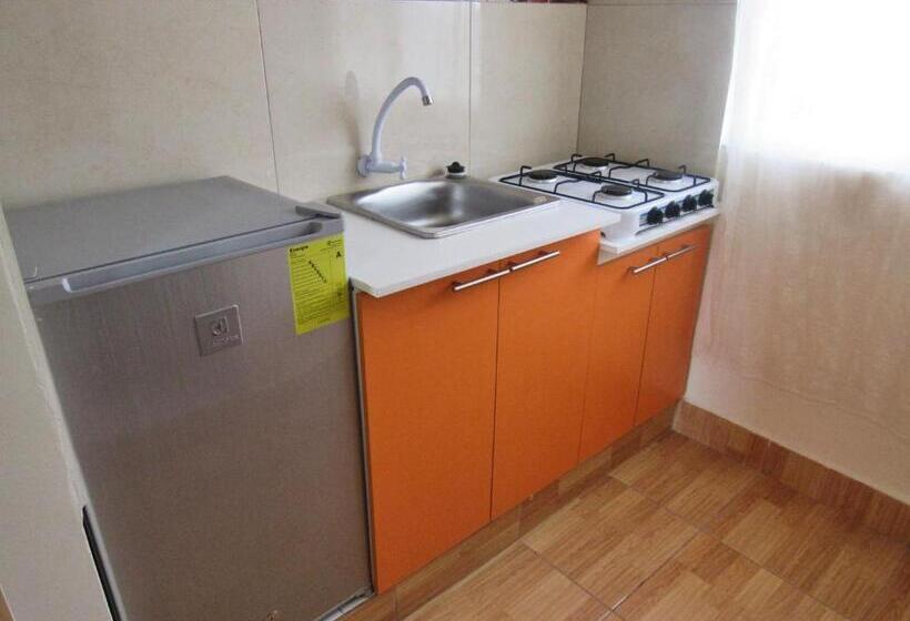 Четырехместный Номер Стандарт с Балконом, Hosteria B Y B