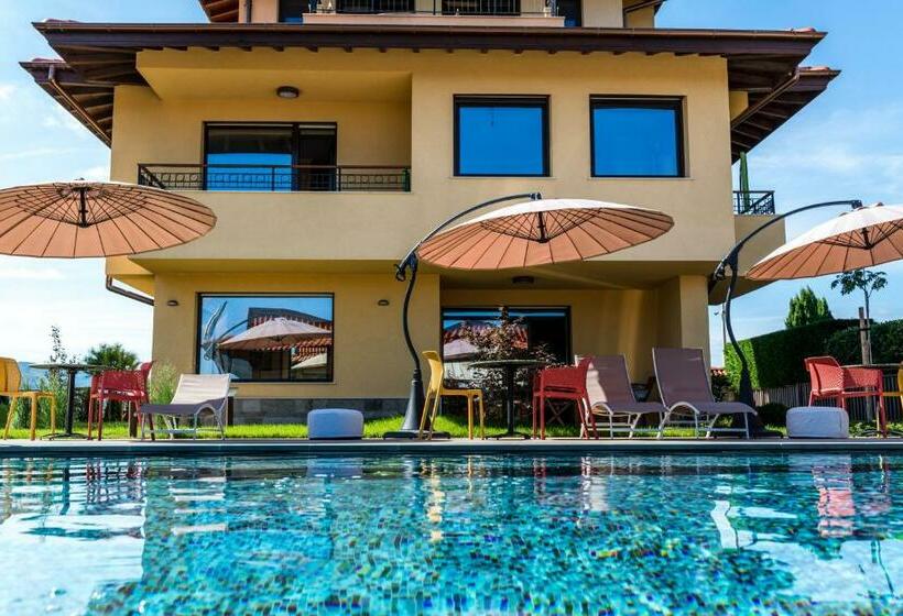 Семейное Студио, Villa Em