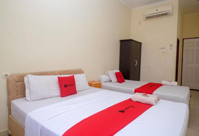 اتاق خانوادگی, Reddoorz Near Jalan Wolter Monginsidi Manado