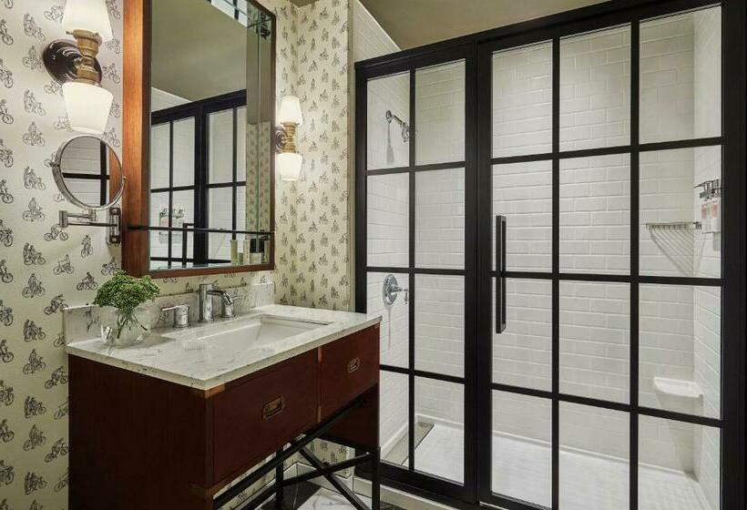 Camera Standard Letto King, Graduate By Hilton Bloomington